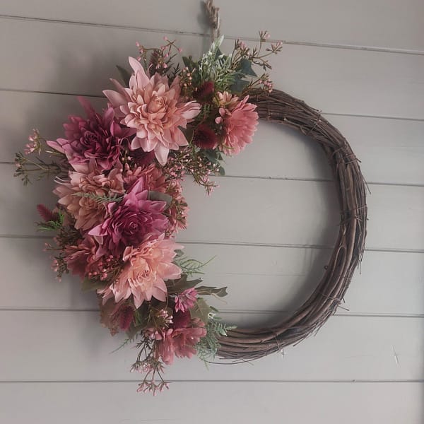 Doris Dahlia Artificial 40 cm Wreath